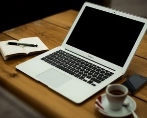 Cine poate semna situatiile financiare: Conditii legale si clarificari