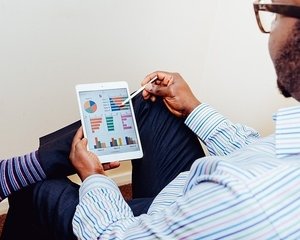 Cine poate semna situatiile financiare: Conditii legale si clarificari