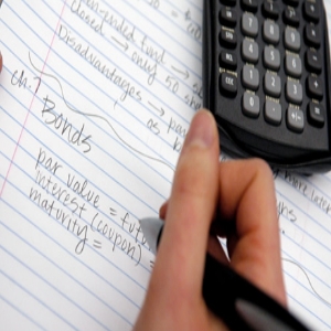 Cine poate semna situatiile financiare: Conditii legale si clarificari