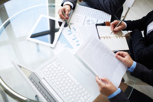 Cine poate semna situatiile financiare: Conditii legale si clarificari