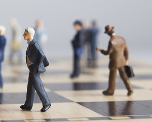 Cine poate semna situatiile financiare: Conditii legale si clarificari