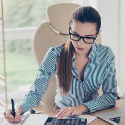 Cine poate semna situatiile financiare: Conditii legale si clarificari