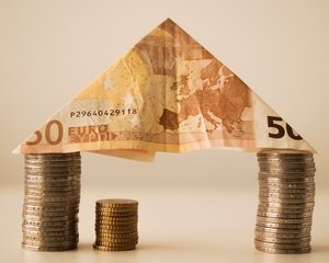 Salariul minim in constructii NU mai creste de la 1 octombrie 2023. Cum a motivat premierul retragerea ordonantei de urgenta