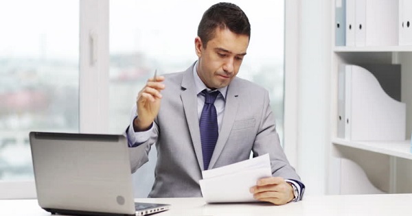 Cine poate semna situatiile financiare: Conditii legale si clarificari