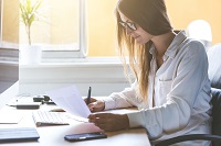 Cine poate semna situatiile financiare: Conditii legale si clarificari