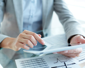 Cine poate semna situatiile financiare: Conditii legale si clarificari