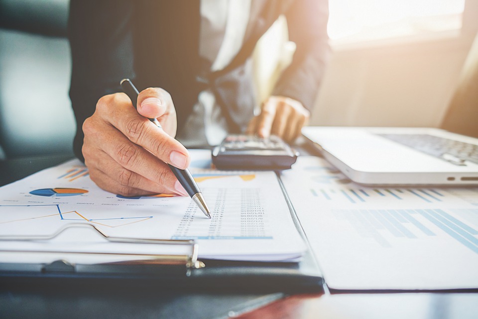 Ce este cash flow-ul (fluxul de numerar): Ghid practic pentru contabili si antreprenori