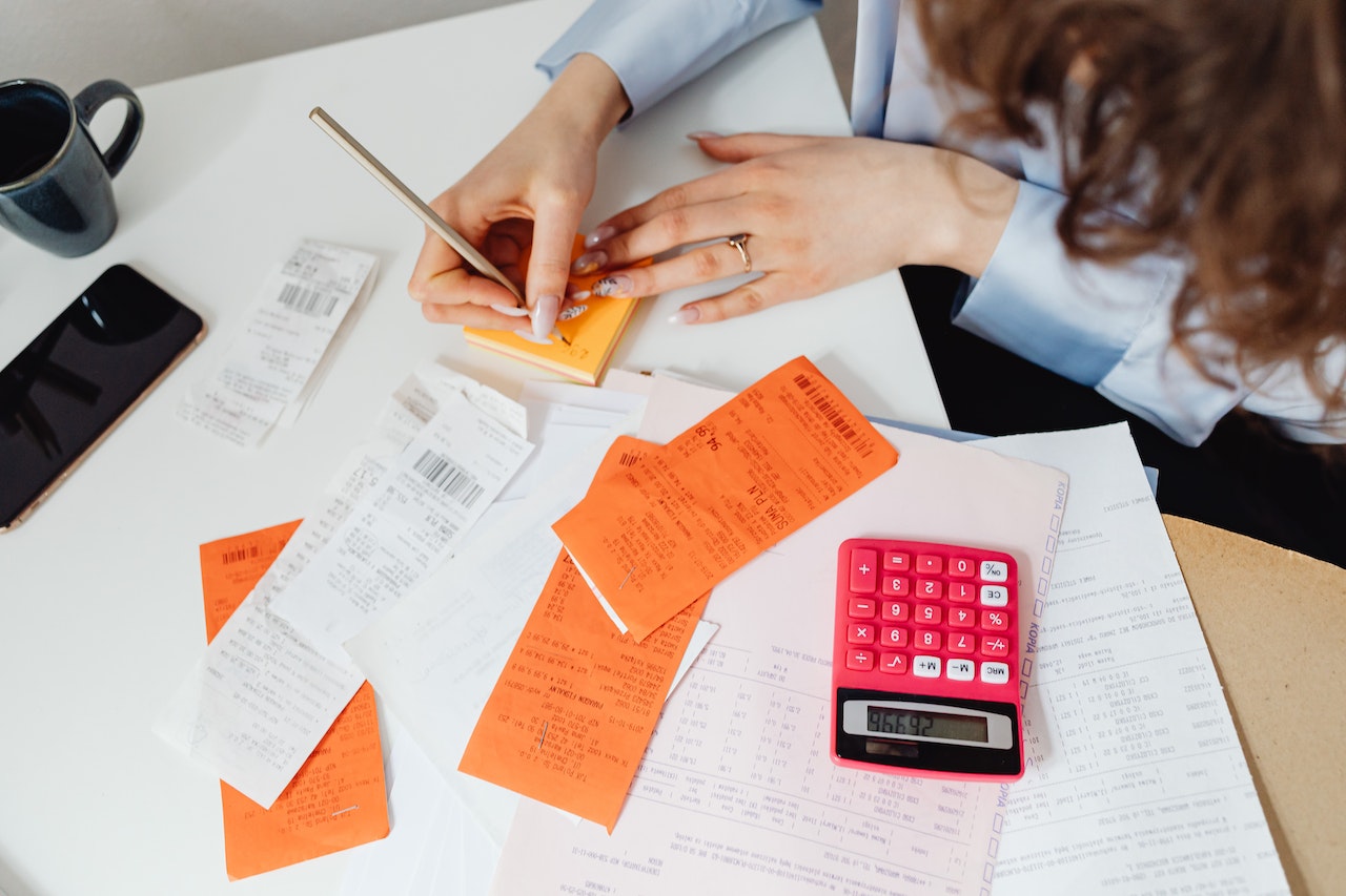 Ce este cash flow-ul (fluxul de numerar): Ghid practic pentru contabili si antreprenori