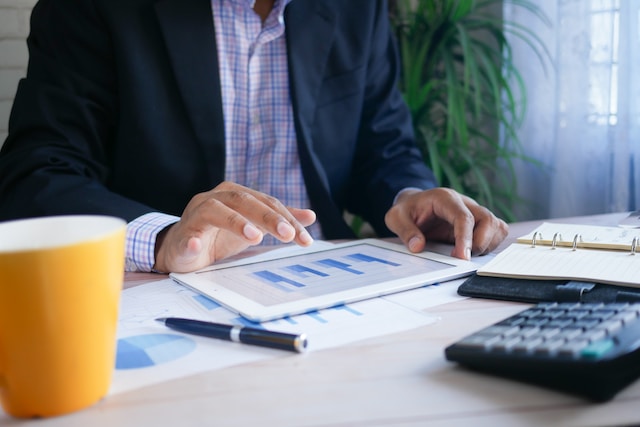 Cine poate semna situatiile financiare: Conditii legale si clarificari