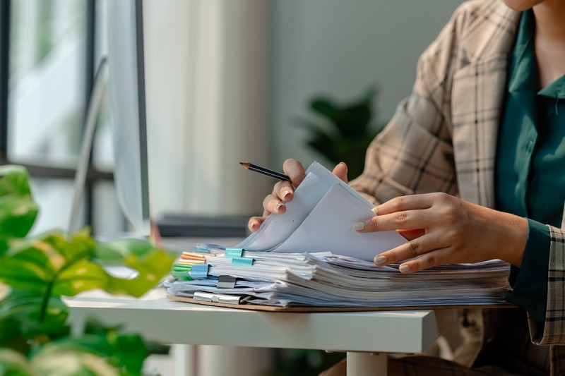 Cum sa organizezi eficient documentele de la birou: 5 sfaturi utile
