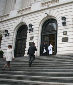 Cine poate semna situatiile financiare: Conditii legale si clarificari