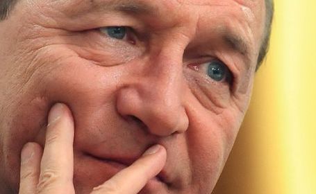 Cine poate semna situatiile financiare: Conditii legale si clarificari
