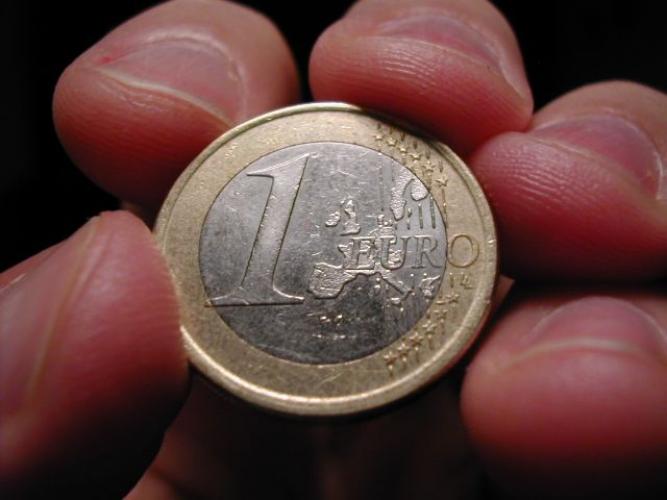 Cine poate semna situatiile financiare: Conditii legale si clarificari