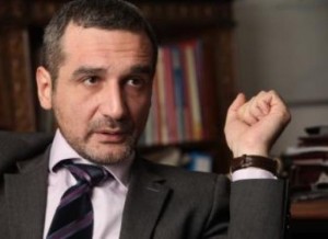 Cine poate semna situatiile financiare: Conditii legale si clarificari