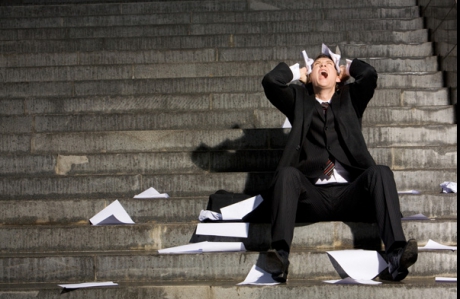 Cine poate semna situatiile financiare: Conditii legale si clarificari